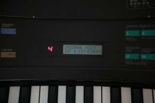 Yamaha DX7 vintage digital synth 9