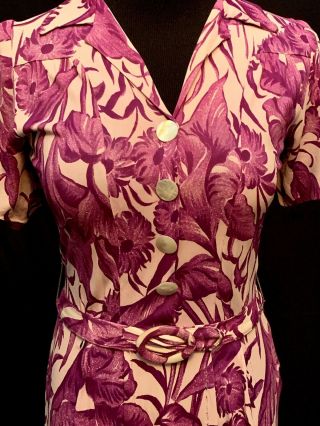 Vtg 1940 ' s Raspberry/Purple & Pink Tropical Print Dress with Large MOP Buttons 5