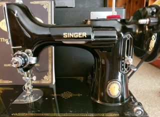 1950 VTG Singer Featherweight 221 Sewing Machine case accessories book AJ813618 2