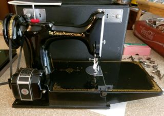 1950 VTG Singer Featherweight 221 Sewing Machine case accessories book AJ813618 9