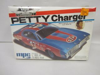 1977 Vintage 1:25 Scale Model Kit Mpc Richard Petty Nascar Dodge Charger