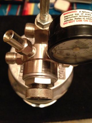 Binks Model 80 - 228 NOS saved 34 Years 2 - Quart pressure pot Vintage 9
