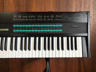 Yamaha DX7 vintage digital synth with case battery & 3
