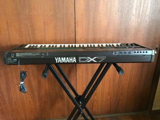 Yamaha DX7 vintage digital synth with case battery & 7