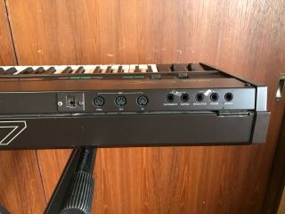 Yamaha DX7 vintage digital synth with case battery & 9