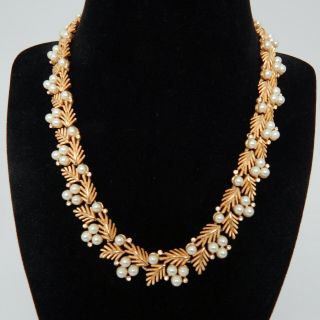 Crown Trifari C Brushed Matte Gold White Pearl Rhinestone 16.  5 " Long Necklace