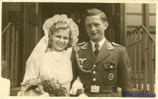 Port.  Photo: Rare Luftwaffe Airman W/ Pilot Badge & Krim Shield W/ His Bride