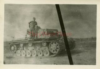 Wwii Photo - Captured German Panzerkampfwagen Panzer Iii & Us Gi - No.  132