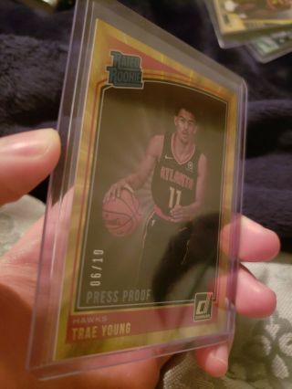 2018 - 19 Donruss Rated Rookie Gold Laser TRAE YOUNG RC 6/10 Hawks  8