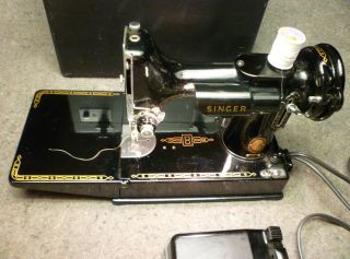 Vtg Singer Featherweight Model 221 Sewing Machine,  In Case