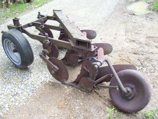 VINTAGE IH MCCORMICK FARMALL 400 450 460 TRACTOR - 3 BOTTOM FAST HITCH PLOW 3