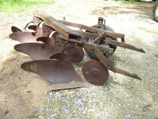 VINTAGE IH MCCORMICK FARMALL 400 450 460 TRACTOR - 3 BOTTOM FAST HITCH PLOW 5