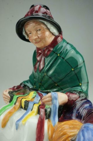 Vintage Royal Doulton Hn2017 Silks & Ribbons Figurine Issued 1949 - 2001