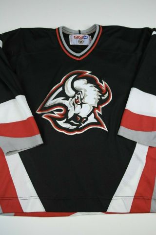 Buffalo Sabres Ccm Hockey Jersey Size M Patch Sewn Vintage Old Logo Nhl Maska