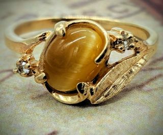 Gorgeous Vintage Honey Catseye 10k Gold Ring Sz.  6.  5