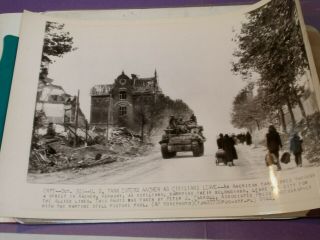 Wwii Ap Wire Photo U.  S.  Tank Enters Aachen Gremany,  Civilians Leaving Dsp614