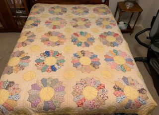 Vintage Yellow Dresden Plate Hand Made Quilt
