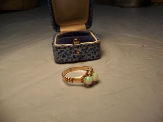 Vintage Ladies Solid Yellow Gold Ring With 2 Opals