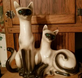 Vintage Mid - Century Modern Ceramic Siamese Cats Tv Lamp - Blue Jewel Eyes