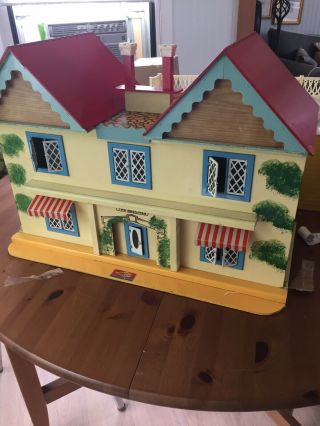 English Bee Gee Tudor Mid 1970’s Dollhouse Very Pretty 4 Room House.