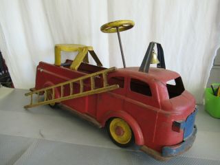 Vintage Wyandotte Toys Large Riding Fire Ladder Truck With Ladder