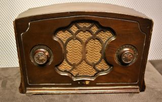 VINTAGE OLD ANTIQUE MIDGET TUBE RADIO;EARLY 1930 ' S,  BRAND UNKNOWN,  RESTORED, 2