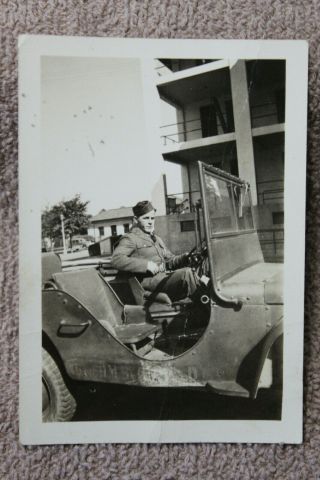 Ww2 Photograph Of U.  S.  Army Soldier In Jeep,  Name & Note To Back Side