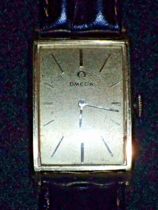 Fine Vintage Omega Mens Dress Watch 18k.  750 Solid Gold Case & Back - 17 Jewels