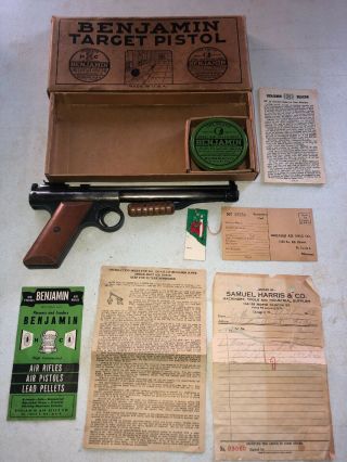 Vintage Benjamin Franklin Bb Cal.  Model 130 Air Pistol And Bbs Usa