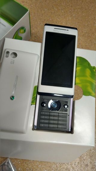 Sony Ericsson Aino U10i White  Cellular Phone Wifi Gps,  Vintage