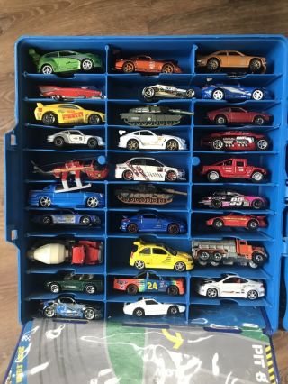 Hot Wheels 100 Car Carry Case Roller with 87 Hot Wheels - VINTAGE Hot Wheels. 3