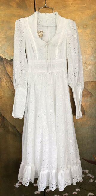 Lovely Vintage Gunne Sax 1970’s White Eyelet Lace Corseted Gown