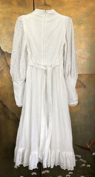 Lovely Vintage Gunne Sax 1970’s White Eyelet Lace Corseted Gown 7