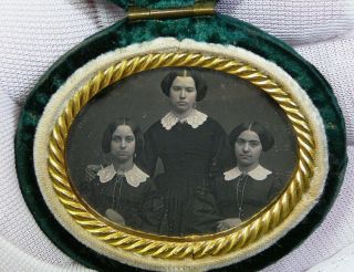 Small Oval Daguerreotype Sisters Three Girls Antique Group Photo Velvet Case Vtg