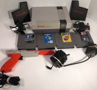 Vintage Nintendo (nes - 001) Console W/ 4 Games/2 Remotes/orange Zapper (read)