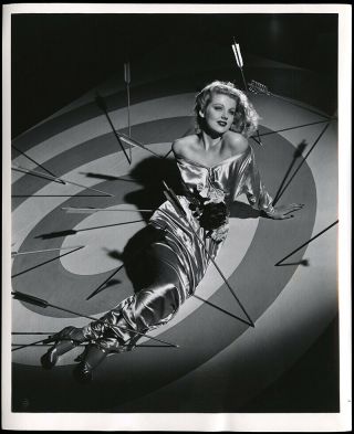 B - Movie Femme Fatale Dolores Moran 1940s Vintage Glamorous Pin - Up Photograph