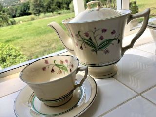 VTG SYRACUSE OLD IVORY CORALBEL O.  P.  CO.  PLATINUM TEAPOT 6 FOOTED CUPS & SAUCERS 2