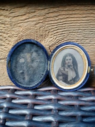 Vintage Pair Tintype Man Woman In Navy Blue Velvet Oval Cases Late 1800s