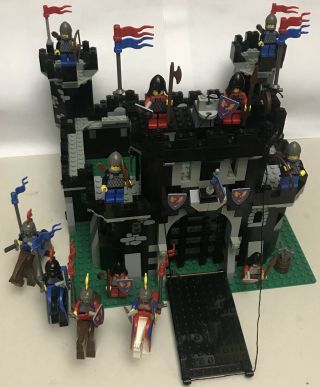 Vintage Lego Castle Set 6085.  Black Monarchs Castle,  Complete.  Black Knights