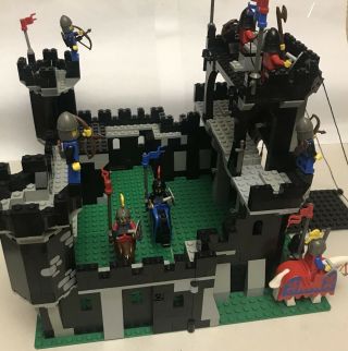 Vintage LEGO Castle Set 6085.  Black Monarchs Castle,  Complete.  Black Knights 3