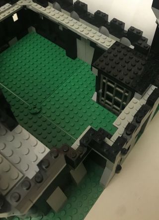 Vintage LEGO Castle Set 6085.  Black Monarchs Castle,  Complete.  Black Knights 5