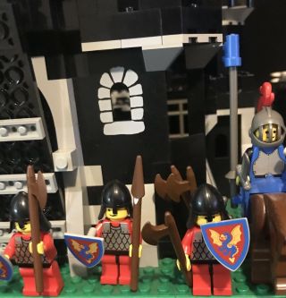 Vintage LEGO Castle Set 6085.  Black Monarchs Castle,  Complete.  Black Knights 7