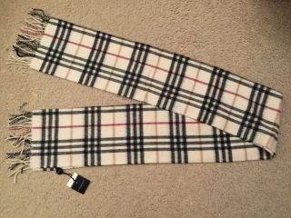 - Burberry The Classic Vintage Check Cashmere Scarf For Women - Cream