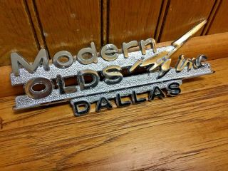 Vtg Modern Olds Car Dealer Metal Emblem Oldsmobile Rocket 88 Dallas Tx Early 442