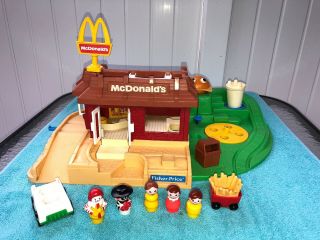 Vintage Fisher Price Little People Mcdonalds Restaurant 2552