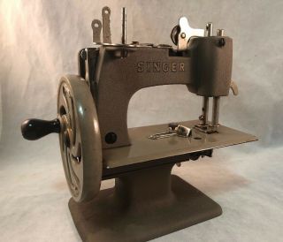 Vintage Singer Sewhandy Model 20 Hand Cranked Sewing Machine Toy