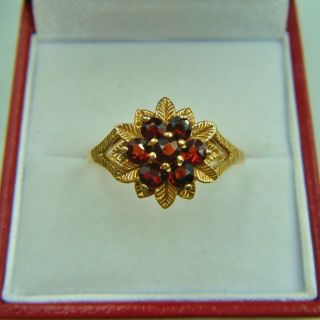 An Attractive Vintage 9ct Gold Birmingham Assayed Bohemian Garnet Set Ring