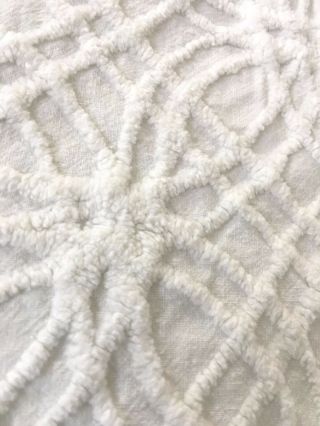 Circa 1950s Vintage White Cotton Chenille Bedspread 91 " X 104 "
