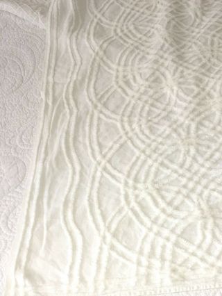 CIRCA 1950s VINTAGE WHITE COTTON CHENILLE BEDSPREAD 91 