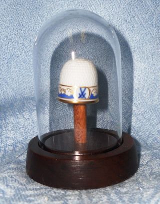 1982 Vintage 1st Annual Meissen Thimble W/ Glass Dome